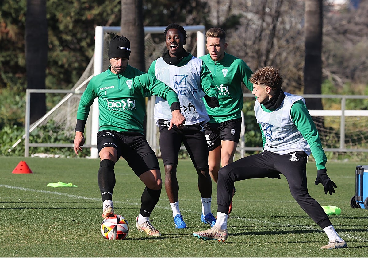 Los jugadores blanquiverdes se ejercitan en una sesión en la Ciudad Deportiva