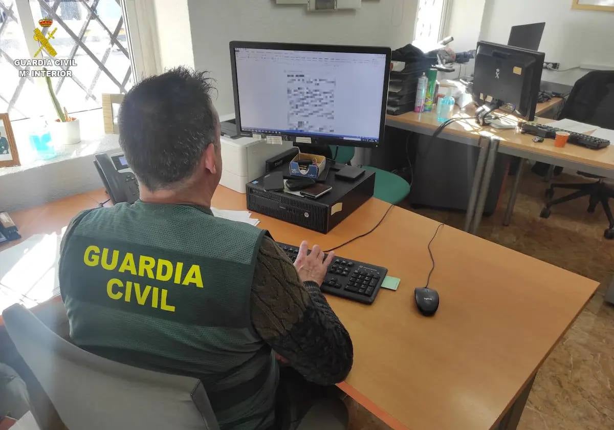 Imagen de archivo de un investigador de la Guardia Civil