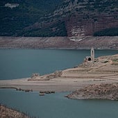 Cataluña prohíbe el llenado de piscinas de hoteles e indulta las deportivas