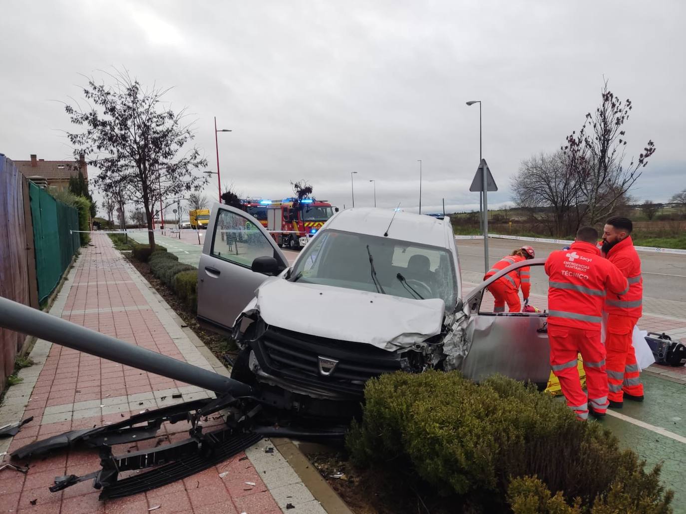 Un fallecido tras chocar primero contra un coche y luego contra una farola en La Cistérniga (Valladolid)