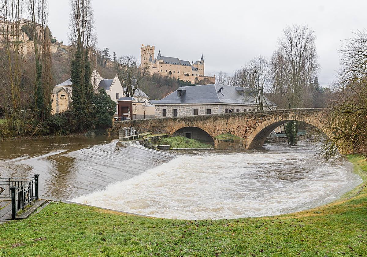 El río Eresma, este martes a su paso por Segovia