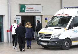Agredidas dos vigilantes de seguridad del Hospital Reina Sofía al proteger a personal sanitario