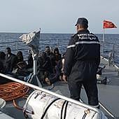 Marruecos intercepta un «bote hinchable» con 53 migrantes que se dirigían a las Islas Canarias