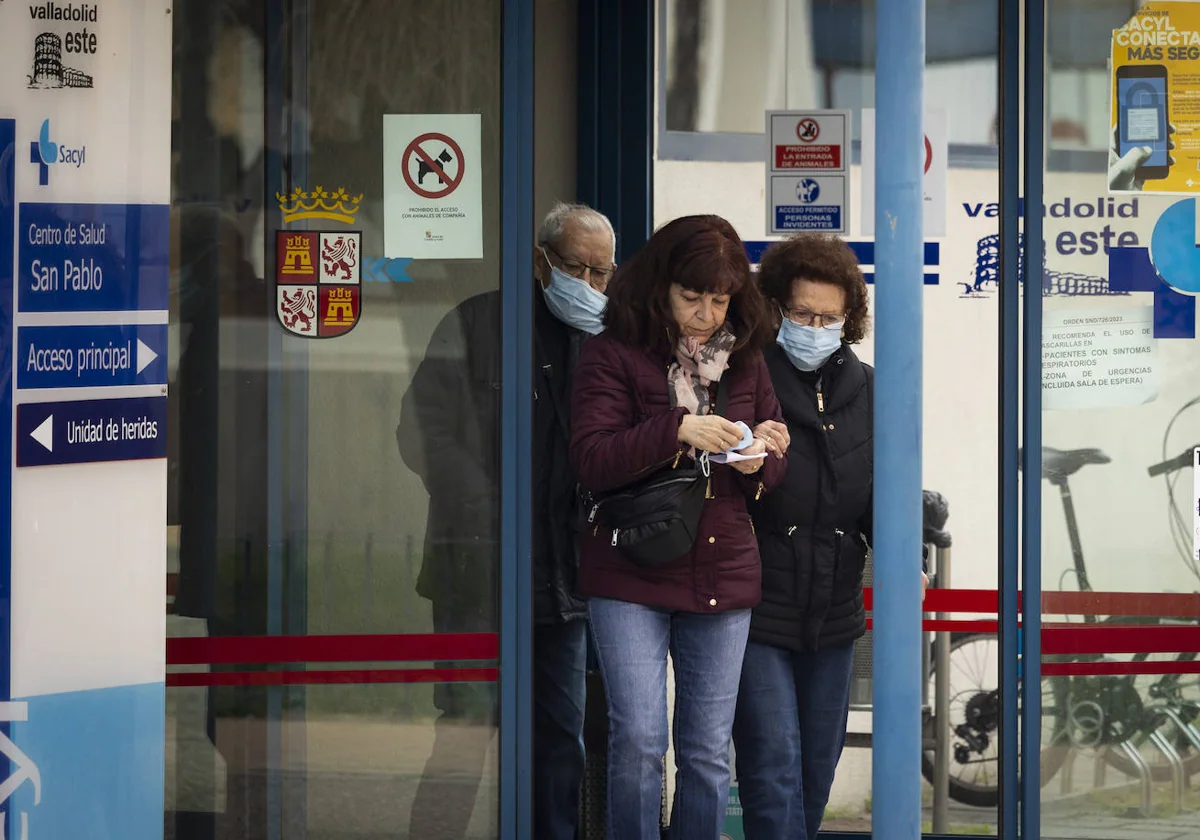 Castilla y León elimina la obligatorieddad de las mascarillas en los centros sanitarios