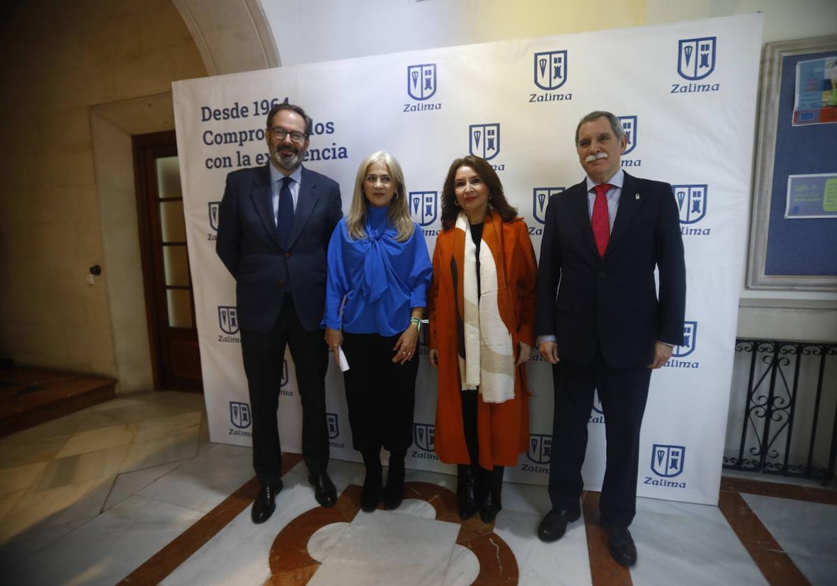 La consejera (de azul) en la inaguracion de las jornadas de Zalima
