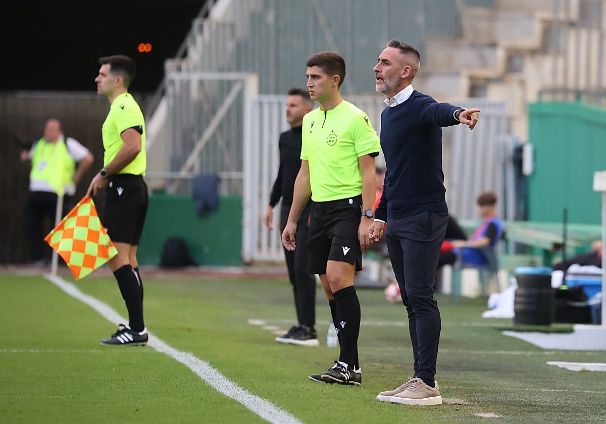 El técnico Abel Gómez durante su visita a El Arcángel el pasado mes de octubre
