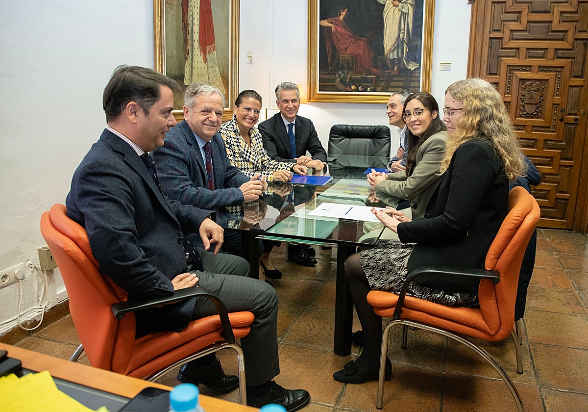 Responsables de la Diputación y de la Caixa