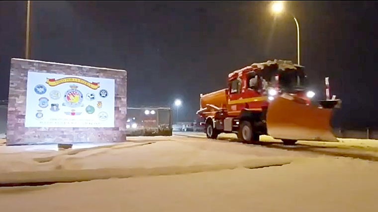 Un vehículo de la UME en la zona