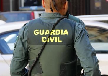 El desprendimiento de una roca provoca daños en dos viviendas de Lújar