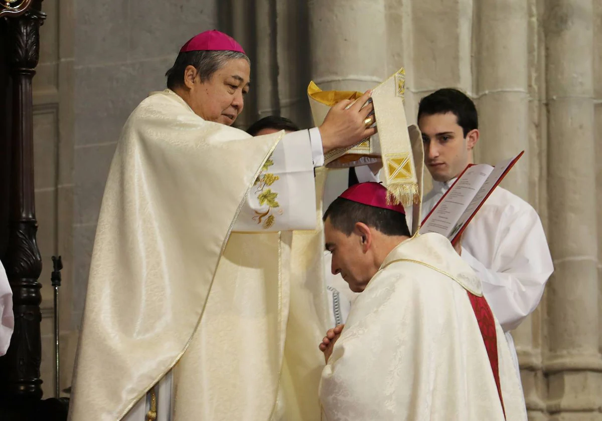 El nuncio apostólico del Papa en España, Monseñor Bernardito Cleopas Auza, ordena al sacerdote navarro Mikel Garciandia como obispo de Palencia