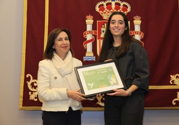 Claudia, la joven burgalesa ganadora del concurso 'Carta a un militar español': «Gracias por tu tesón, disciplina y trabajo»