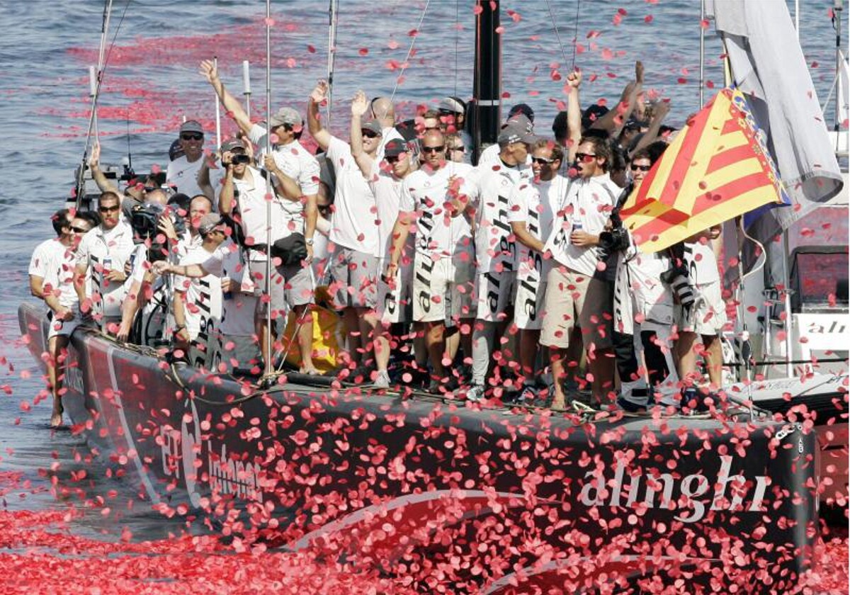 Un equipo vencedor de la Copa América celebra su triunfo en una edición disputada en Valencia, en imagen de archivo.