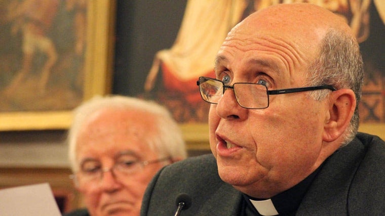 Imagen de Alfonso López Benito junto al cardenal Cañizares tomada durante la presentación de un libro
