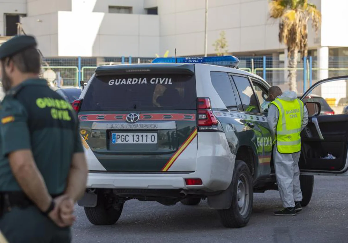 Efectivos de la Guardia Civil durante una intervención.