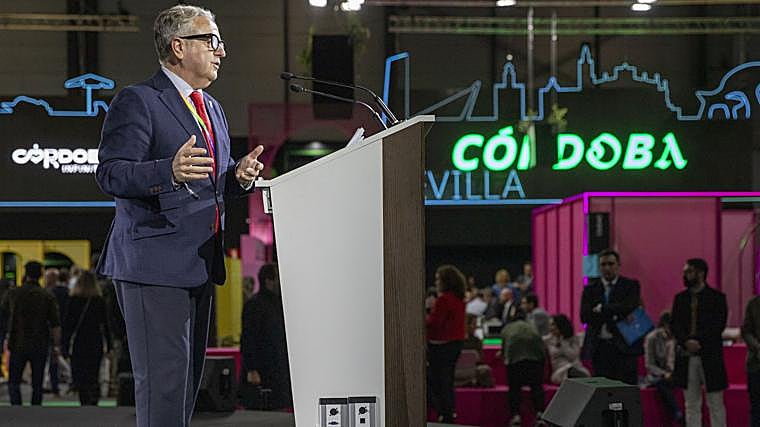 El presidente de la Dipuración Salvador Fuentes, durante su intervención este miércoles en Fitur