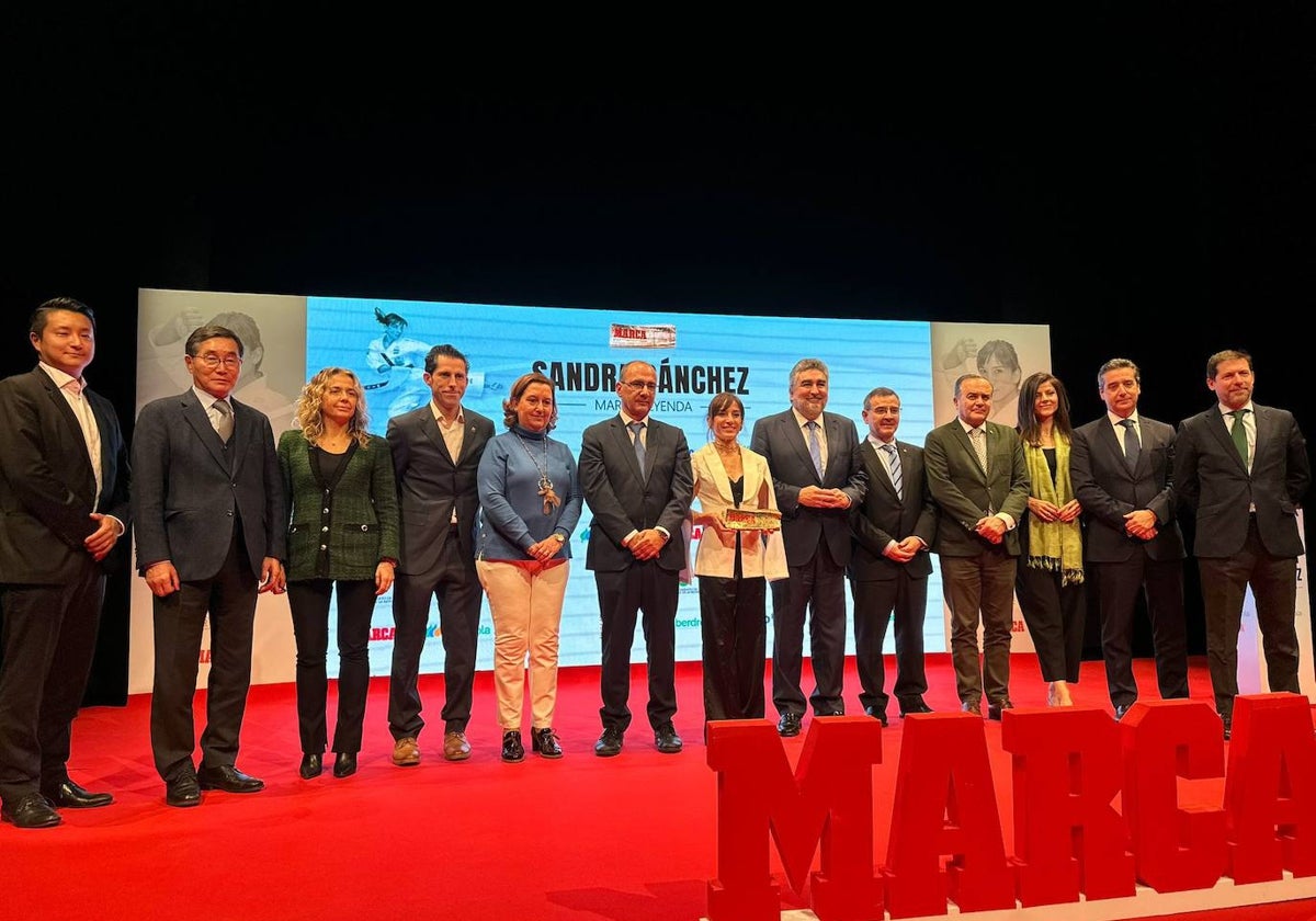 Momento de la entrega del premio a Sandra Sánchez en Talavera