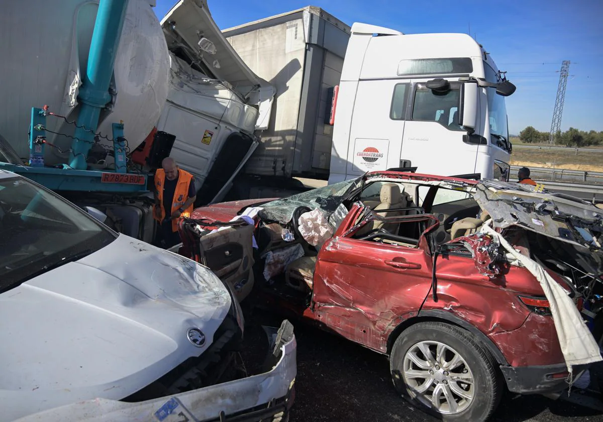 Tres muertos y 18 heridos en cuatro accidentes en la A 4 a la