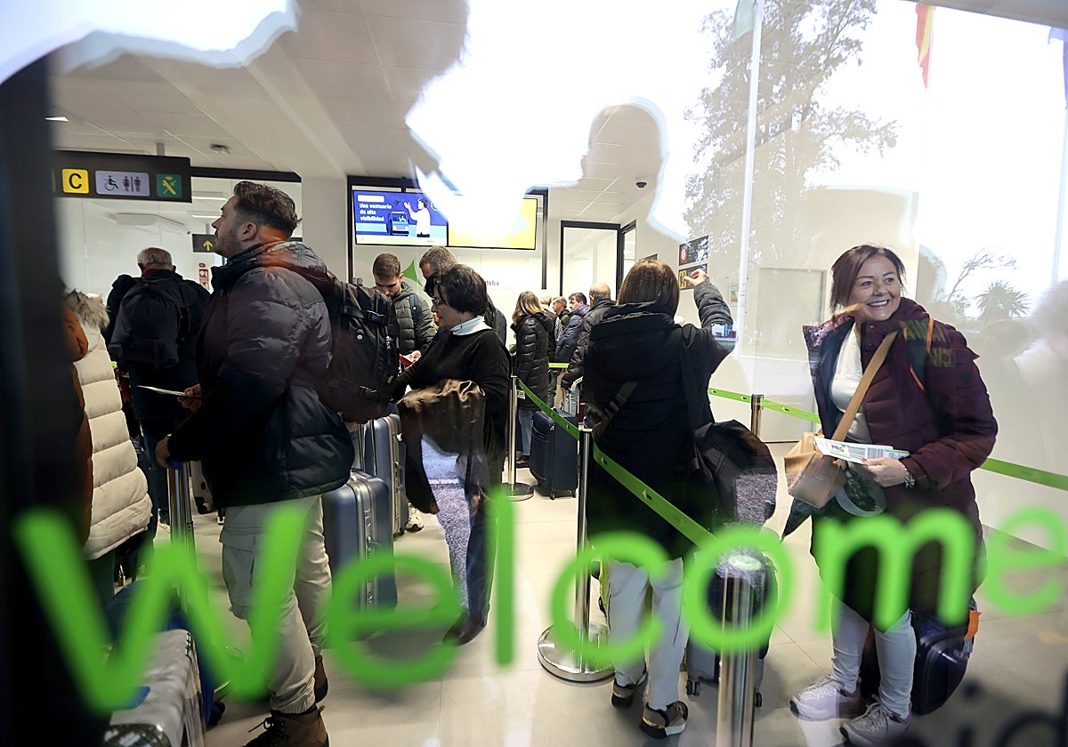 Viajeros en la terminal del aeropuerto de Córdoba en diciembre