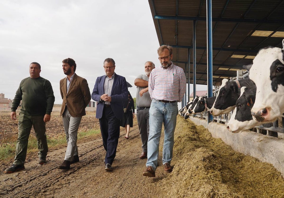 Visita a la explotación de leche El Cantón