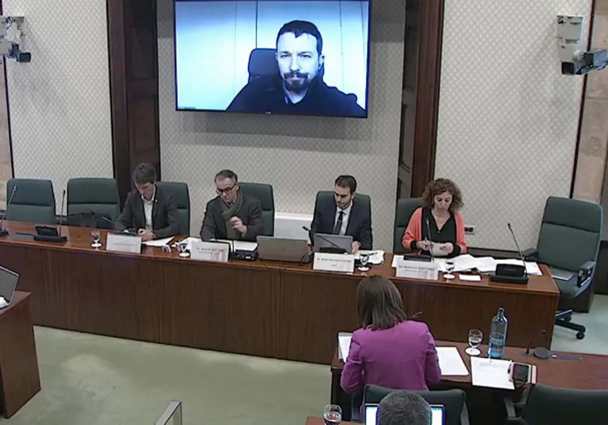 Pablo Iglesias, interviniendo por videoconferencia en la comisión del Parlamento de Cataluña, hoy