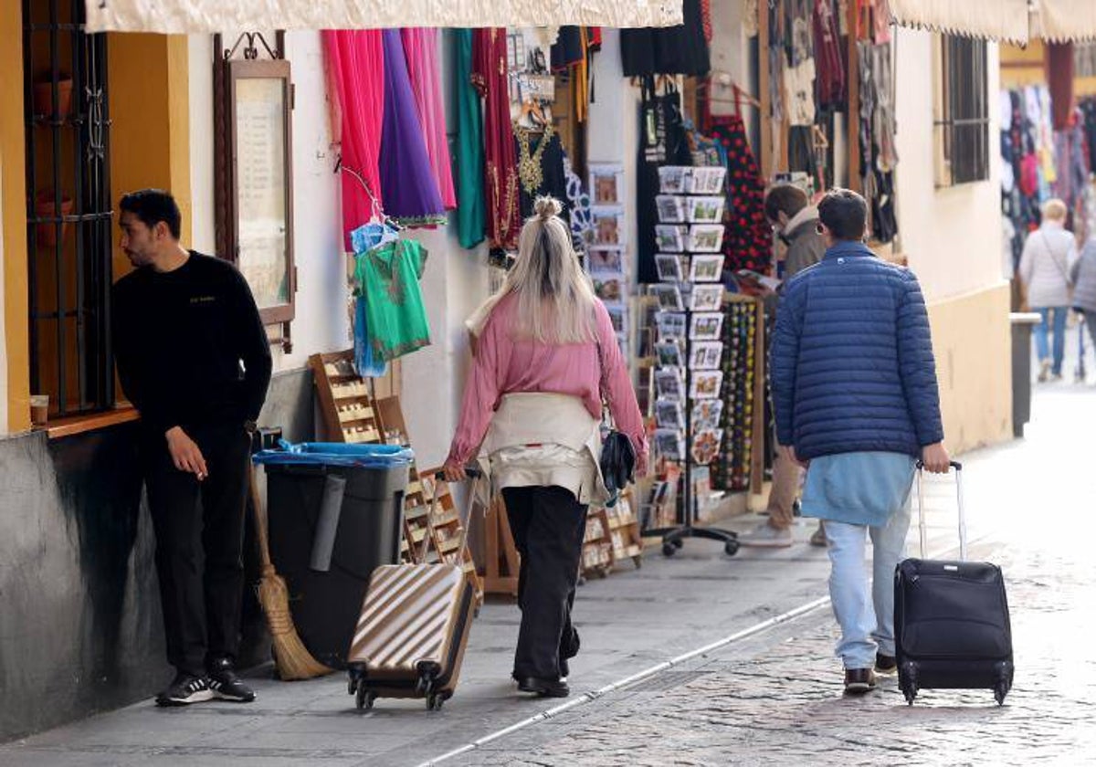 Turistas en calles andaluzas