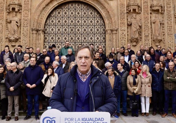 Los alcaldes del PP claman contra la «degradación institucional» que provocan las decisiones «injustas e inmorales» de Sánchez por sus «ansias de poder»