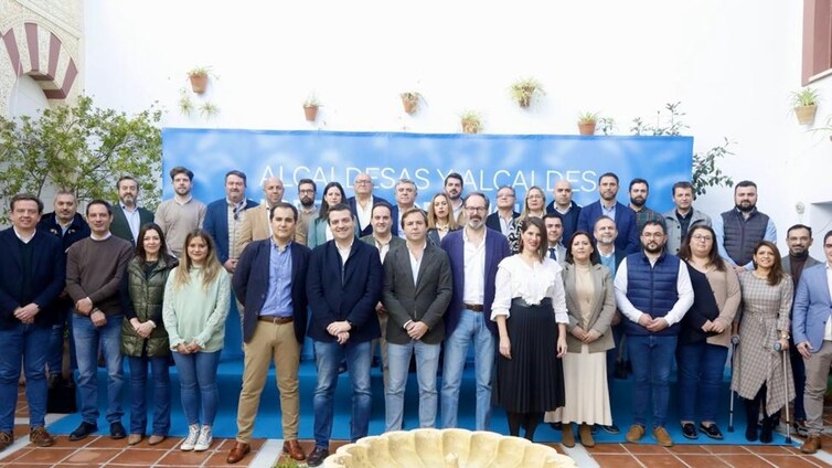 El PP-A exhibe músculo territorial y une a sus alcaldes y alcaldesas de Andalucía contra el Gobierno de España