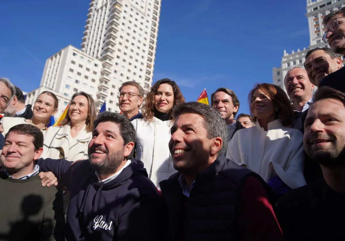 Imagen de dirigentes del PP durante la concentración celebrada este domingo en Madrid