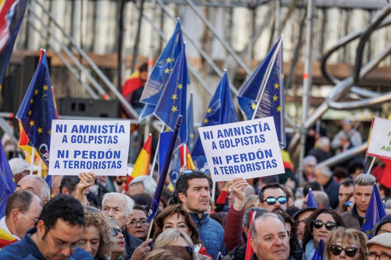 'Ni amnistía a golpistas ni perdón a terroristas', rezaban algunas pancartas