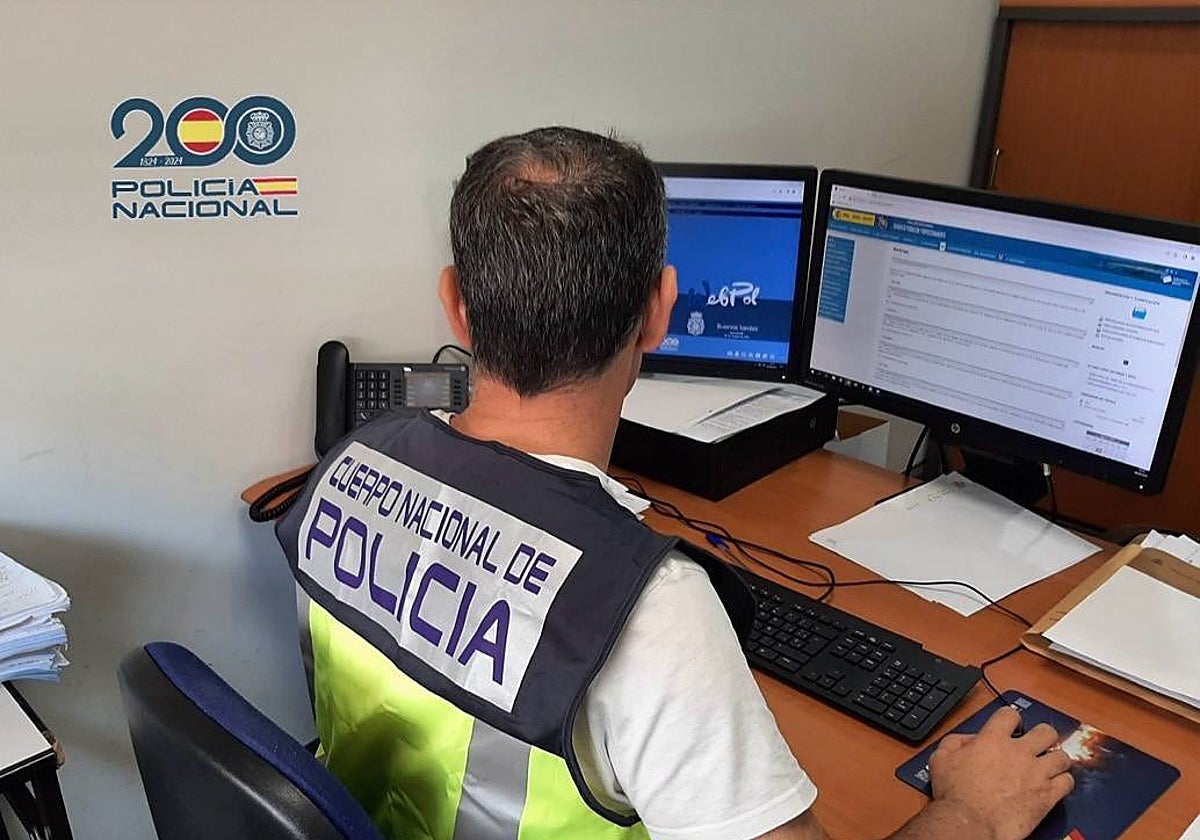 Imagen de un investigador de la Policía Nacional
