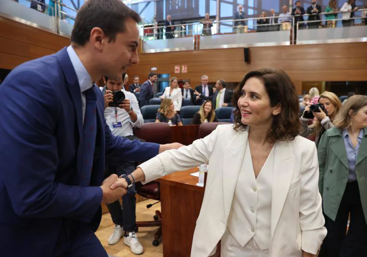 Juan Lobato e Isabel Díaz Ayuso, en la Asamblea de Madrid