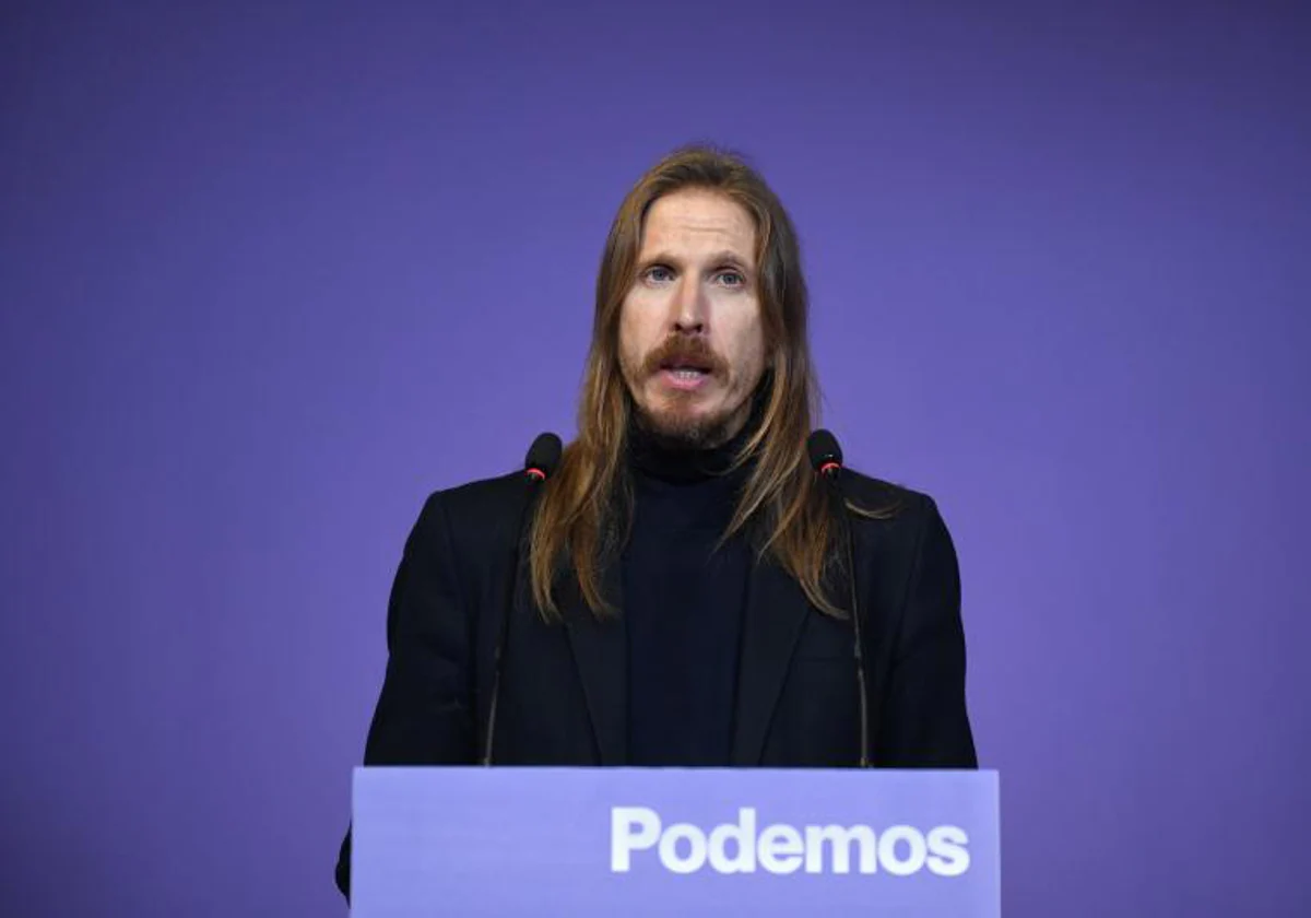 El portavoz de Podemos Pablo Fernández en la sede del partido a 11 de diciembre de 2023