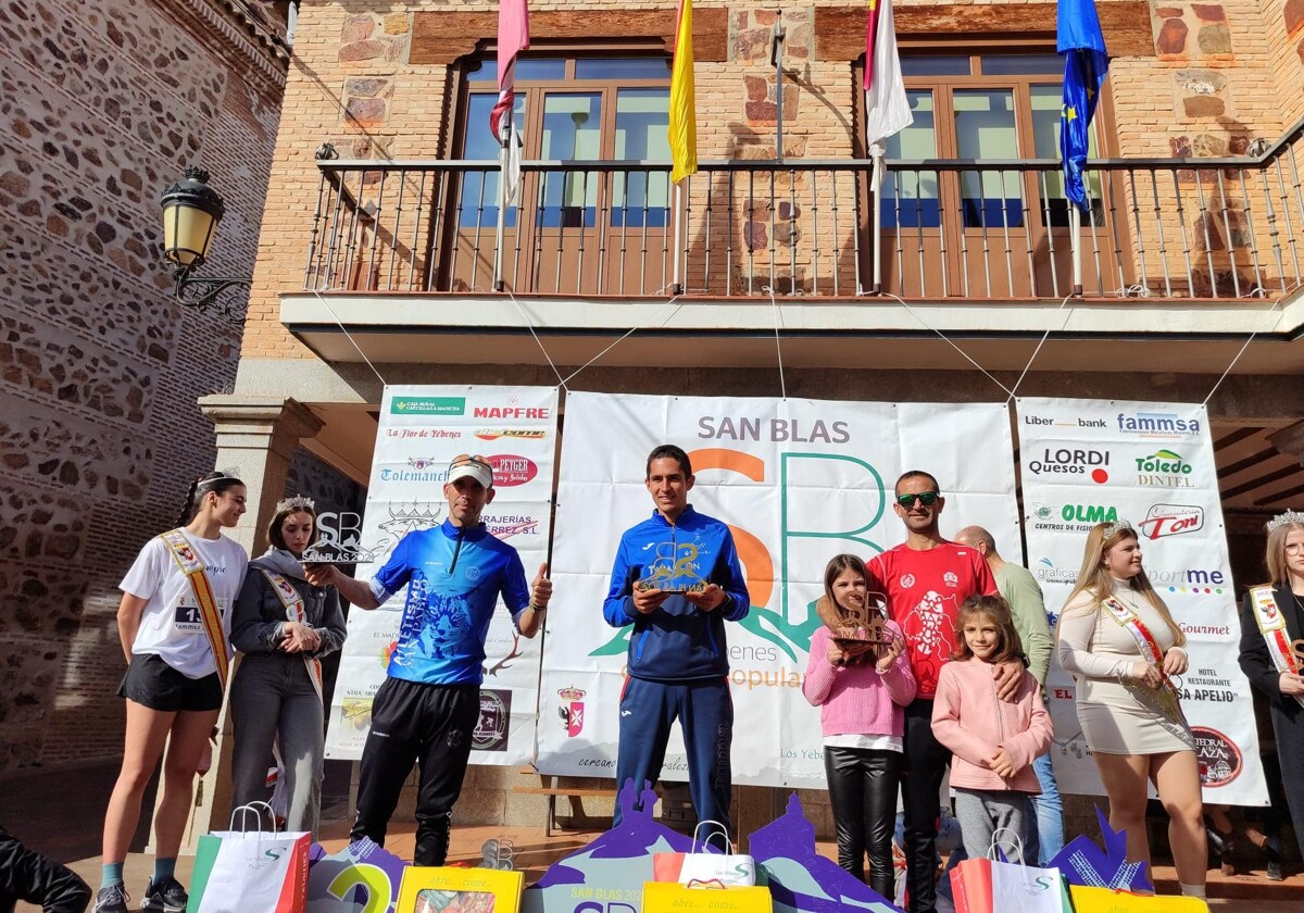 Podio masculino en Los Yébenes: 1º Jesús García Llorena (CDA Tarancón), 2º Jaime Díaz López (C.A. San Pablo) y 3º Juan Cristóbal Tejero Santiago (Pastor Poeta Ocaña)