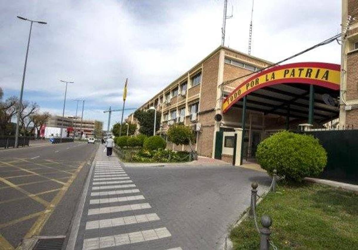 Cuartel de la Guardia Civil situado en la avenida de Barber