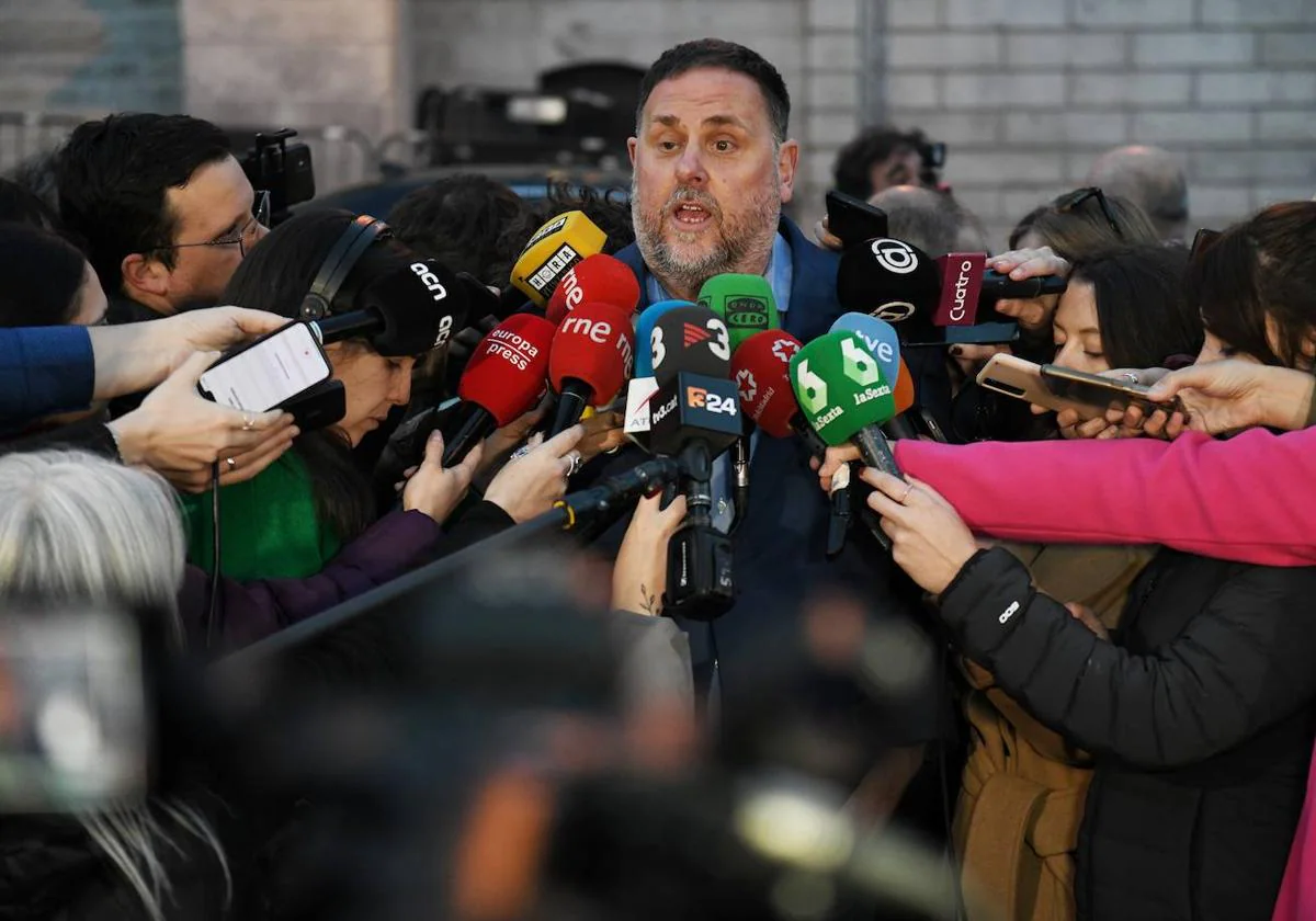 Oriol Junqueras, ante los medios en la puerta del Congreso