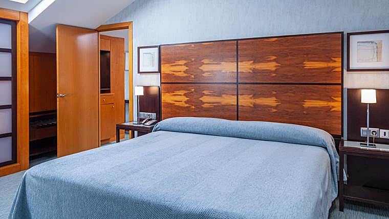 Imagen de una de las habitaciones del hotel Maciá Alfaros