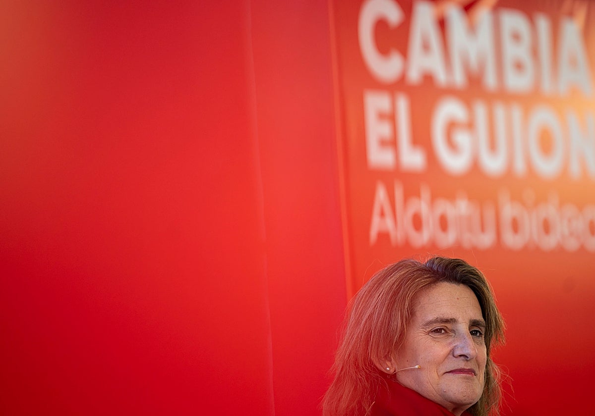 La vicepresidenta tercera y ministra de Transición Ecológica en un acto del PSOE en San Sebastián