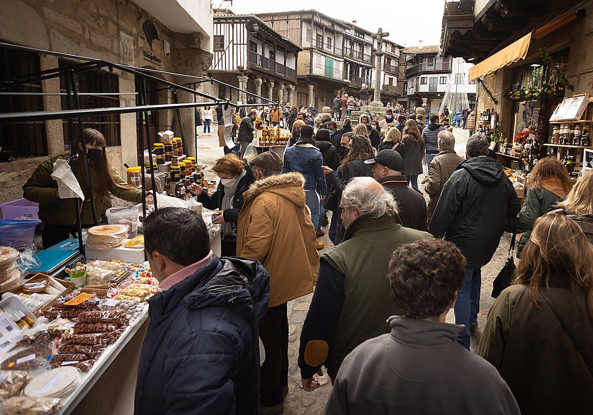 Turistas en La Alberca (Salamanca), en el mes de diciembre