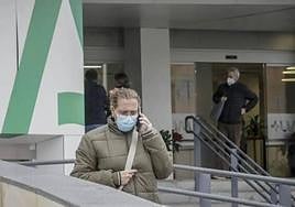 La mascarilla seguirá siendo obligatoria en los centros de salud de Andalucía «una semana más»