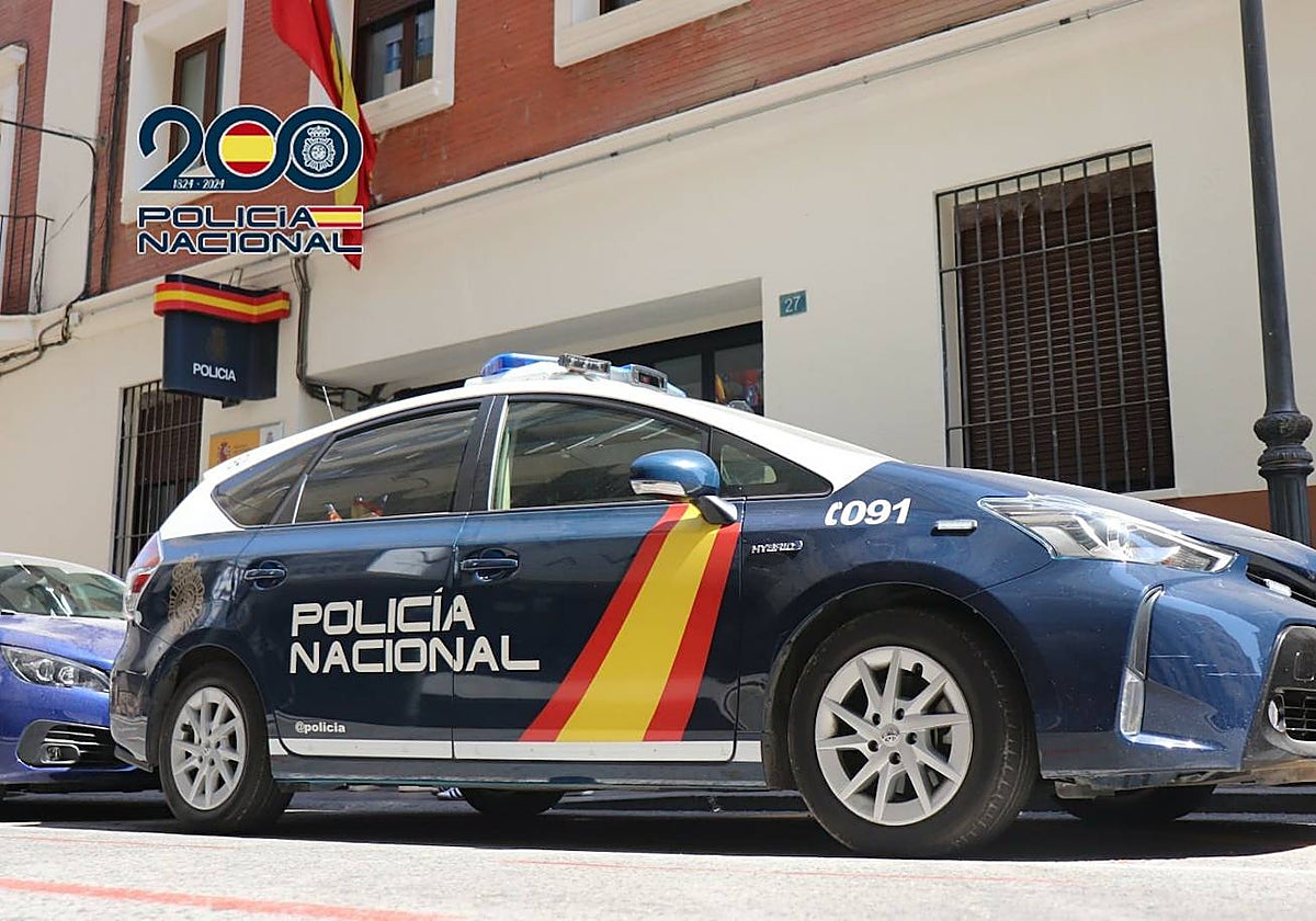 Imagen de archivo de un coche de la Policía Nacional en Alicante