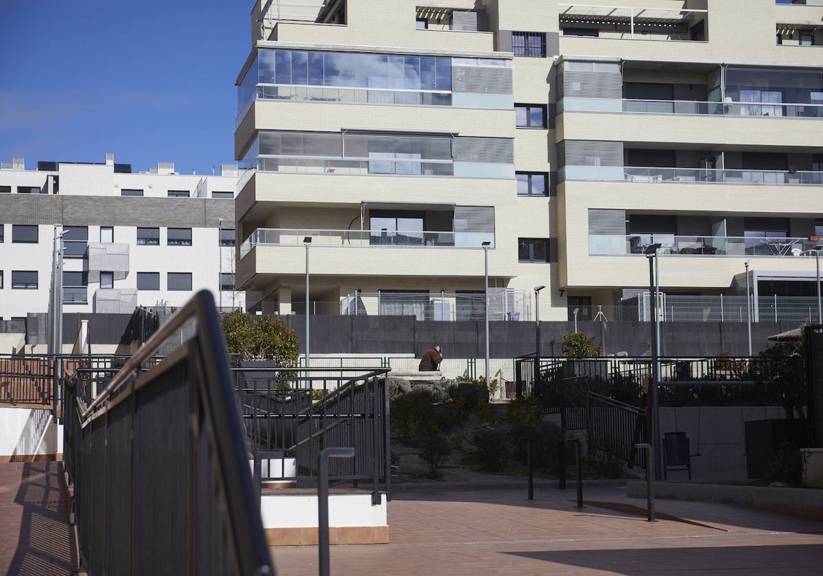 Exterior de una urbanización situada en la Comunidad de Madrid