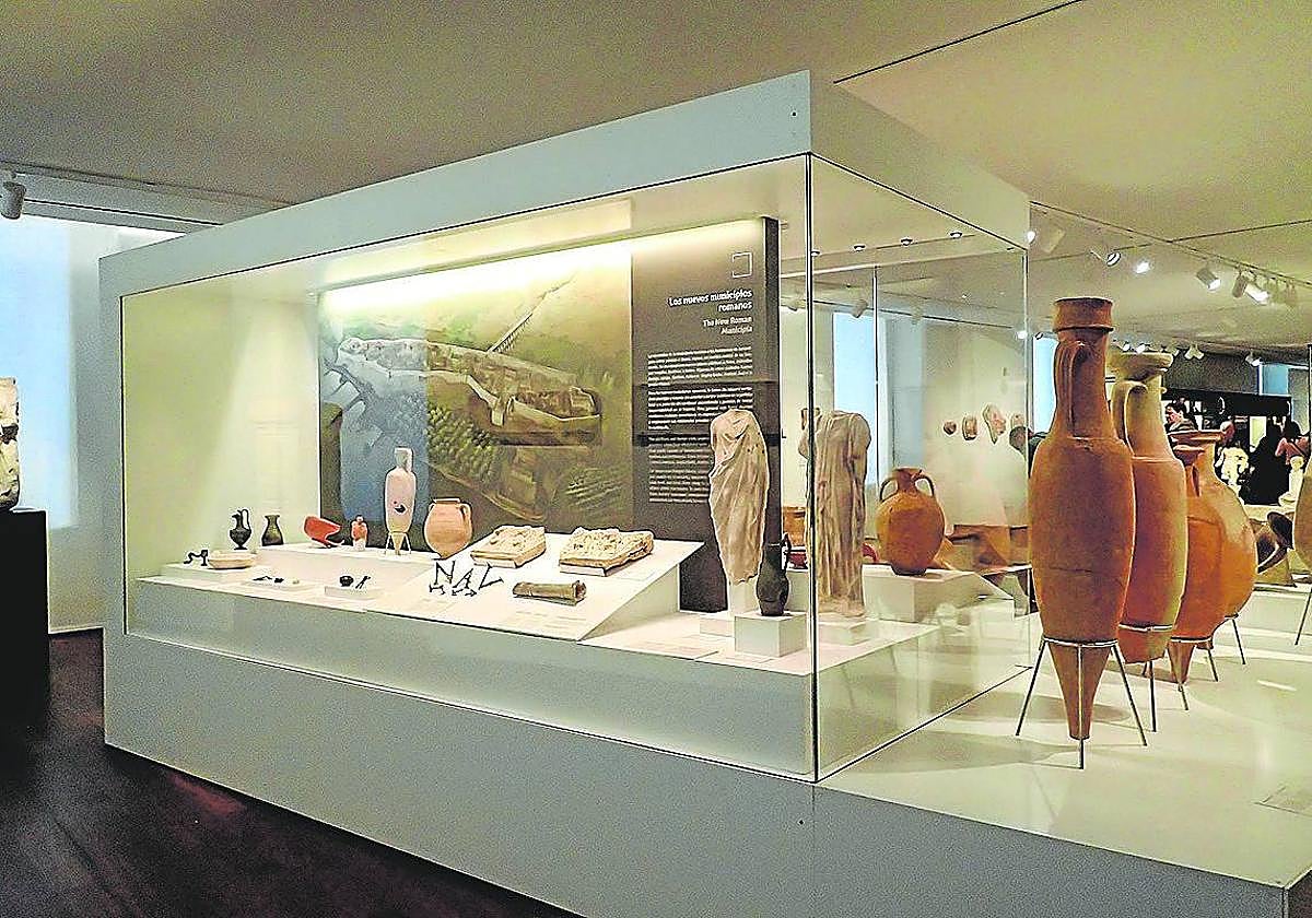 Sección de restos romanos y epigrafías del Museo de la Aduana de Málaga.