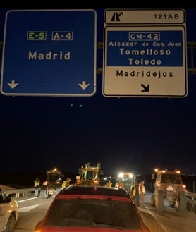 Imagen secundaria 2 - La huelga de agricultores y ganaderos afecta a varias autovías y carreteras de la provincia