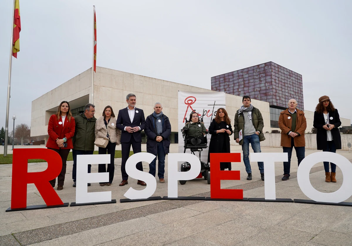 Representantes de las formaciones políticas, durante su comparecencia