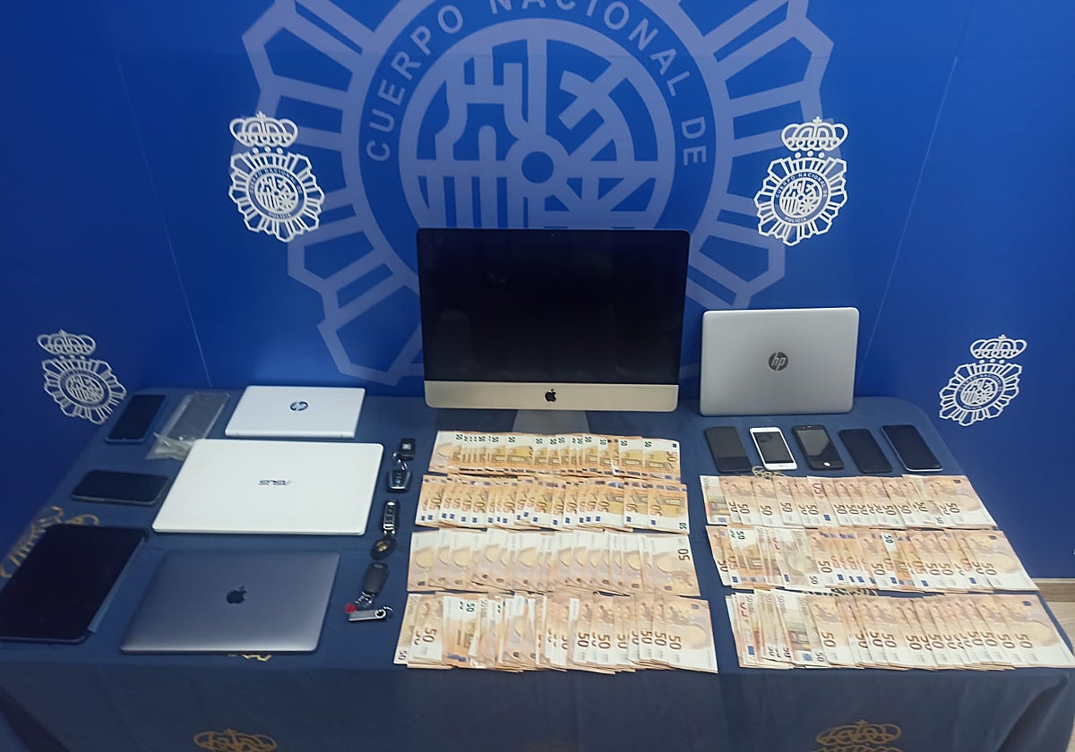 Material incautado a esta banda de estafadores