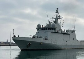 El buque Relámpago de la Armada vigila el estrecho de Gibraltar y peñones del norte de África