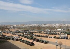 Tractoradas en Córdoba: unos 500 vehículos llenan el Arenal para pedir medidas que protejan al campo