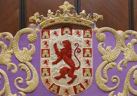 El Ayuntamiento de Córdoba descarta restituir como oficial el escudo histórico de los leones y castillos