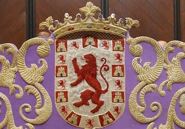 El Ayuntamiento descarta volver al escudo histórico de los leones y castillos