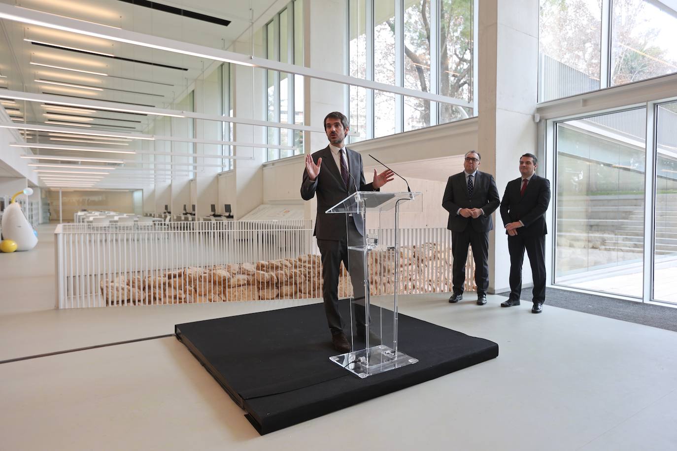 Fotos: la inauguración de la imponente Biblioteca Grupo Cántico de Córdoba